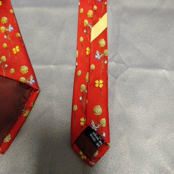 ❤️NWOT SALVATORE FERRAGAMO Red Butterfly Theme Silk Necktie Tie - Picture 7 of 7